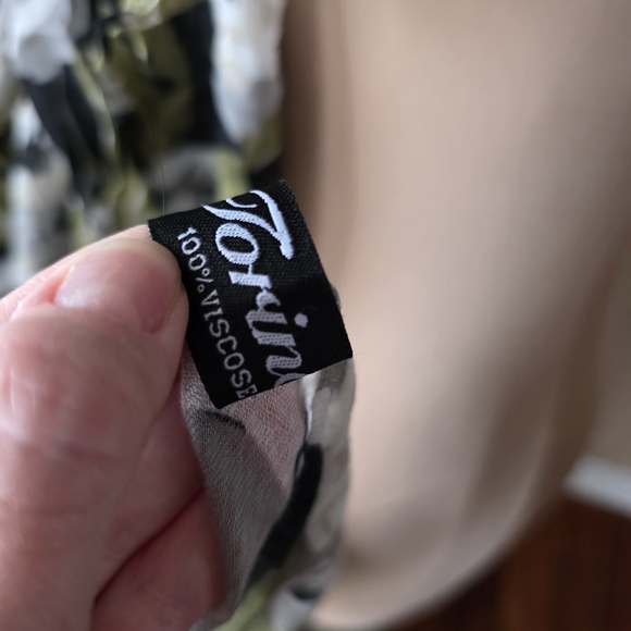 Floral Patterned Scarf - Picture 6 of 7